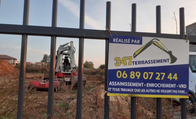 Terrassement avec lazer intégré sur la machine, Bourg-en-Bresse, 347 Terrassement